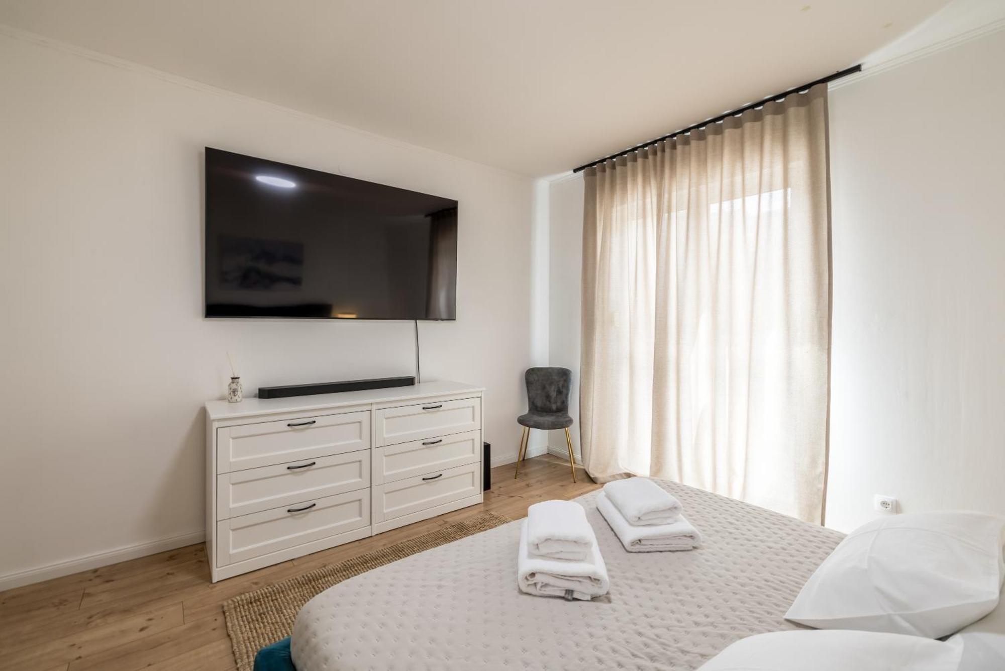 Apartment With Rated Breakfast Zap Split